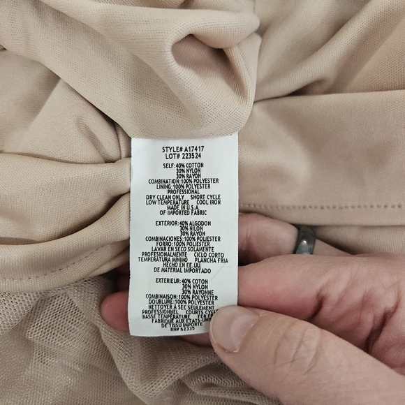 Betsy & Adam open back lace dress with 3/4 sleeves. Fit and flare. Size 8 Medium - Picture 12 of 12